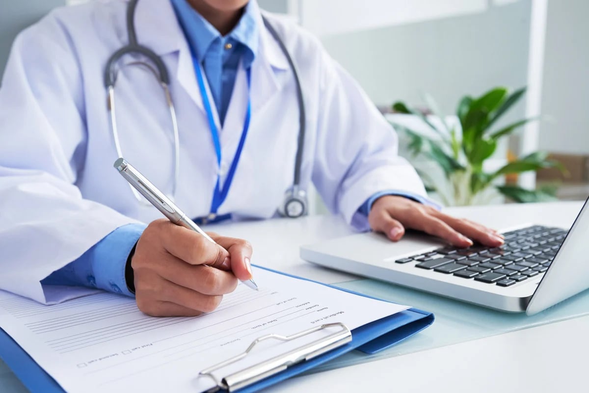 Why Medical Practitioners Need HIPAA Compliant CRM-1